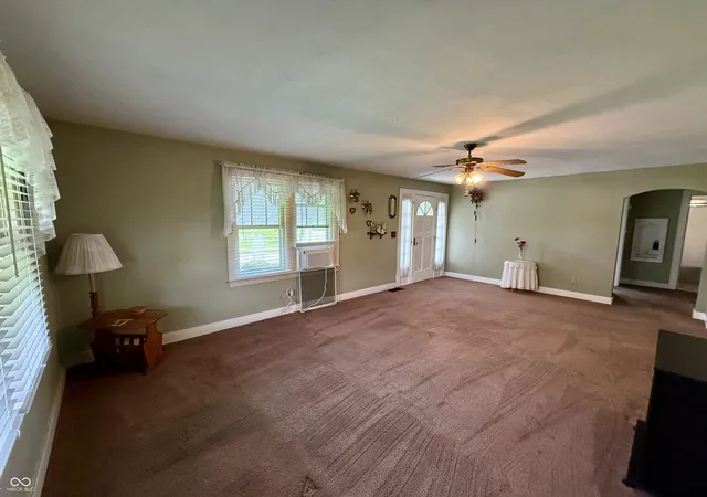 Photo 4 of Sale Pending at 716 E Sigler St, Frankton, IN 46044 | MLS# 22120604 | Listing updated on 2026-08-20