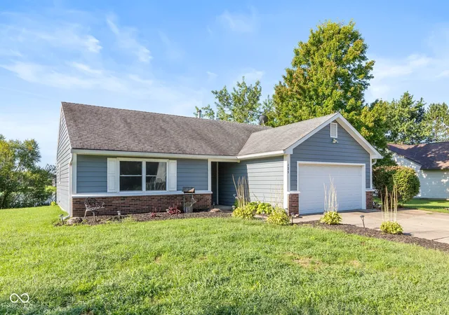 Photo 3 of Sale Pending at 125 Rolling Ridge Rd, Shelbyville, IN 46176 | MLS# 22120618 | Listing updated on 2026-09-05