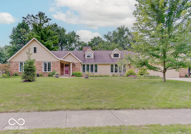 Photo 1 of Sale Pending at 975 Williamsburg Ln, Zionsville, IN 46077 | MLS# 22120625 | Listing updated on 2026-08-27