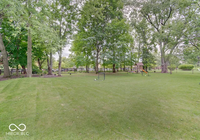 Photo 53 of Sale Pending at 975 Williamsburg Ln, Zionsville, IN 46077 | MLS# 22120625 | Listing updated on 2026-08-27