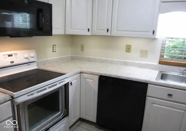 Photo 4 of Sale Pending at 5269 Thrasher Dr, Indianapolis, IN 46254 | MLS# 22120629 | Listing updated on 2026-09-30