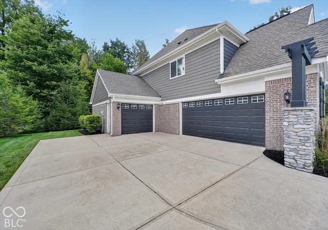 Photo 3 of Sale Pending at 5736 Autumn Breeze Ln, Indianapolis, IN 46237 | MLS# 22120689 | Listing updated on 2026-09-28