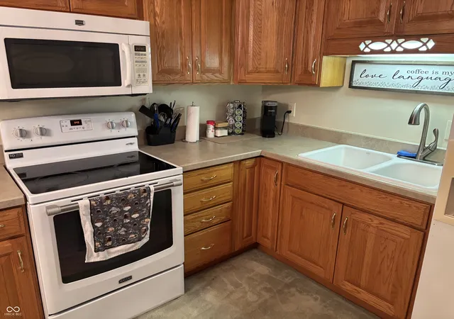 Photo 3 of Sale Pending at 2208 S Earl Ave, Lafayette, IN 47905 | MLS# 22120691 | Listing updated on 2026-10-07