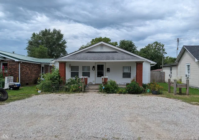 1st image of 232 Pence St, Columbus, IN 47201 | MLS# 22120700