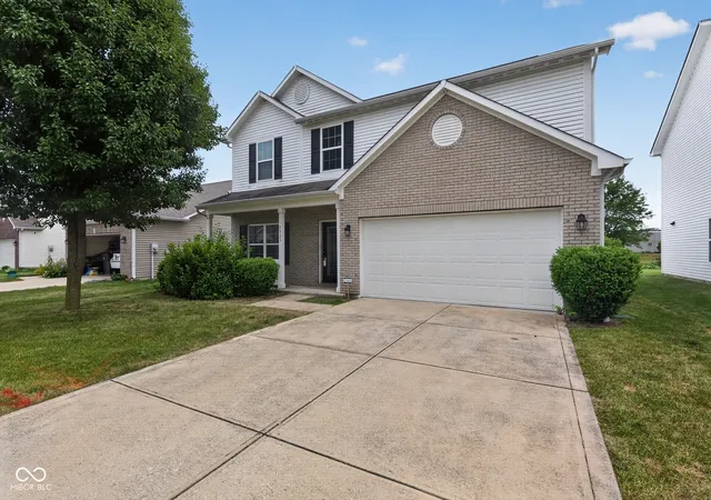 Photo 1 of Single family home for sale at 5923 Edelle Dr, Indianapolis, IN 46237 | MLS# 22120704 | Listing updated on 2026-09-22