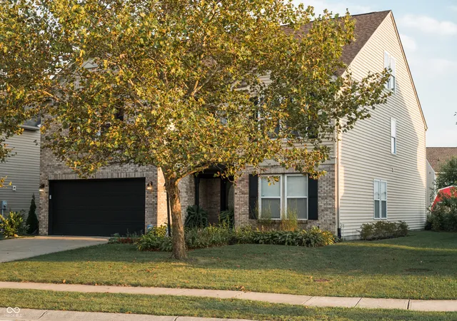 Photo 3 of Single family home for sale at 7821 Edgemanor Ct, Indianapolis, IN 46239 | MLS# 22120713 | Listing updated on 2026-09-22
