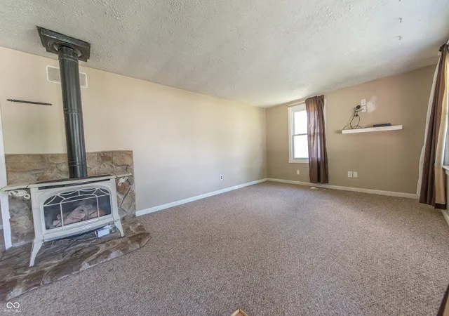 Photo 3 of Single family home for sale at 315 Daugherty St, Columbus, IN 47201 | MLS# 22120724 | Listing updated on 2026-09-19