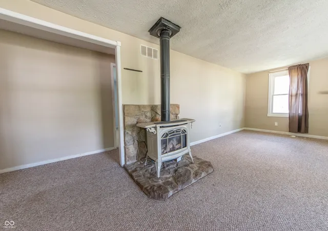 Photo 4 of Single family home for sale at 315 Daugherty St, Columbus, IN 47201 | MLS# 22120724 | Listing updated on 2026-09-19