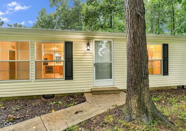 3rd image of 180 Ivy Ct, Cloverdale, IN 46120 | MLS# 22120726