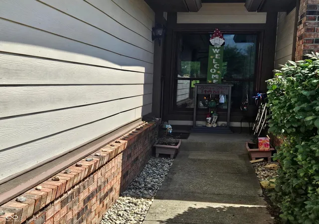 2nd image of 563 Cielo Vista Ct, Greenwood, IN 46143 | MLS# 22120733