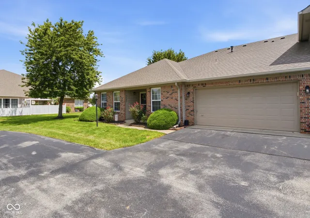 2nd image of 5405 Allero Dr, Indianapolis, IN 46237 | MLS# 22120746