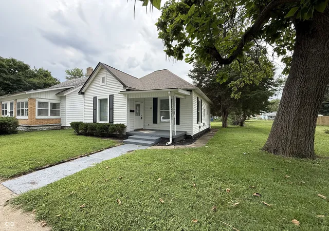 Photo 1 of Single family home for sale at 613 S 15th Street, Terre Haute, IN 47807 | MLS# 22120755 | Listing updated on 2026-08-17