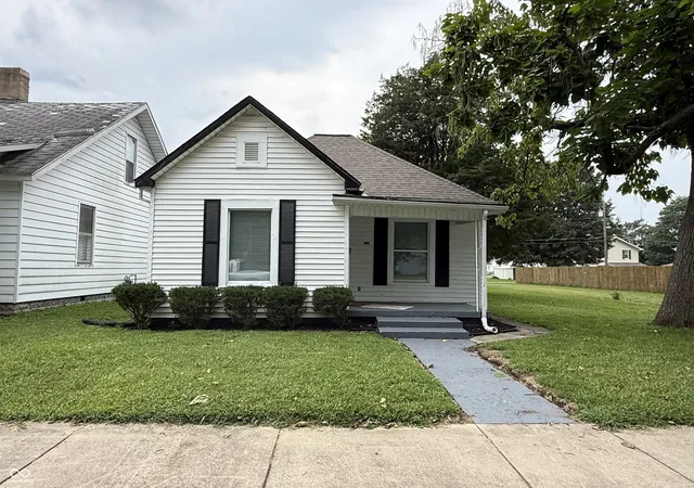 Photo 2 of Single family home for sale at 613 S 15th Street, Terre Haute, IN 47807 | MLS# 22120755 | Listing updated on 2026-08-17