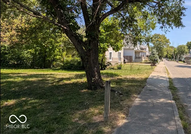 3rd image of 1124 E Perry St, Indianapolis, IN 46227 | MLS# 22120760