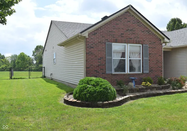 2nd image of 1727 Brookview Dr, Brownsburg, IN 46112 | MLS# 22120798