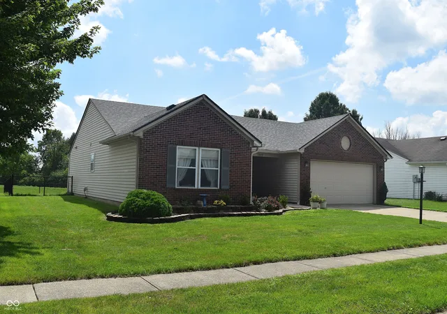 3rd image of 1727 Brookview Dr, Brownsburg, IN 46112 | MLS# 22120798