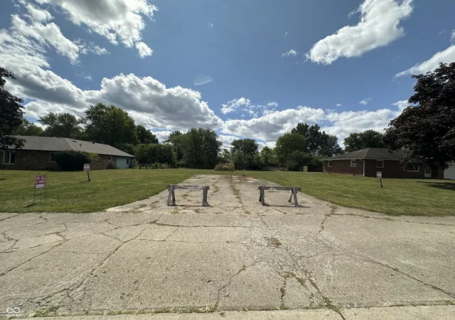 2nd image of 121 Darin Ct, Anderson, IN 46012 | MLS# 22120808