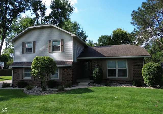 1st image of 204 S Oak Boulevard Dr, Greenfield, IN 46140 | MLS# 22120810