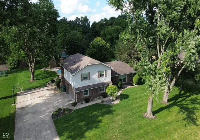 2nd image of 204 S Oak Boulevard Dr, Greenfield, IN 46140 | MLS# 22120810