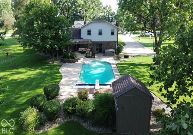 Photo 3 of Single family home for sale at 204 S Oak Blvd Dr, Greenfield, IN 46140 | MLS# 22120810 | Listing updated on 2026-10-06