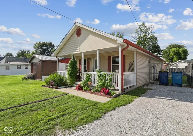 3rd image of 1133 Avenue D St, Greencastle, IN 46135 | MLS# 22120815