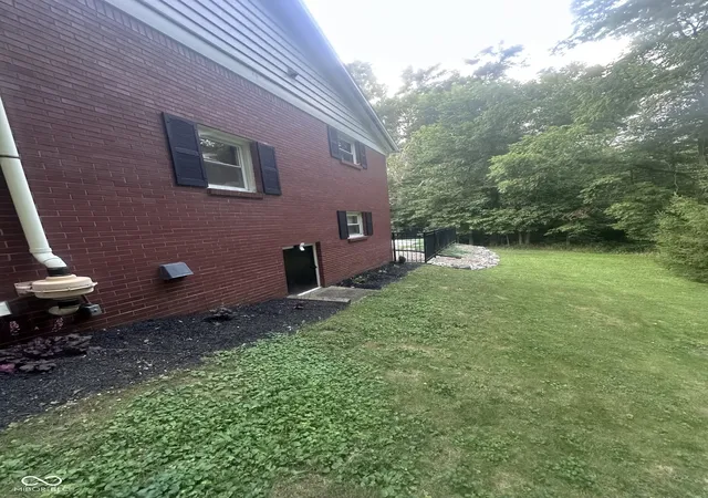 Photo 3 of Sale Pending at 2 Locust Hl St, Crawfordsville, IN 47933 | MLS# 22120830 | Listing updated on 2026-08-23