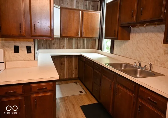 Photo 2 of Single family home for sale at 417 E 4th St, Seymour, IN 47274 | MLS# 22120836 | Listing updated on 2026-10-20