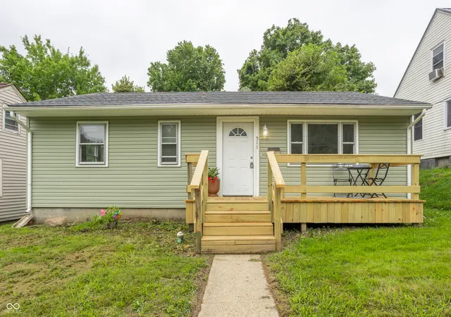 Photo 3 of Sale Pending at 511 Tinsley Ave, Crawfordsville, IN 47933 | MLS# 22120838 | Listing updated on 2026-09-27