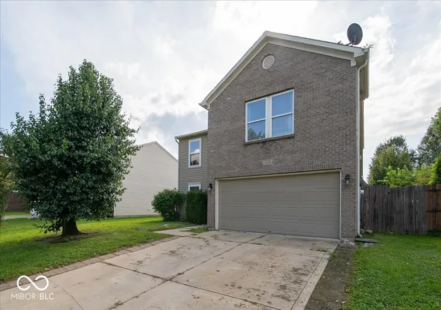 2nd image of 2122 Bridlewood Dr, Franklin, IN 46131 | MLS# 22120849