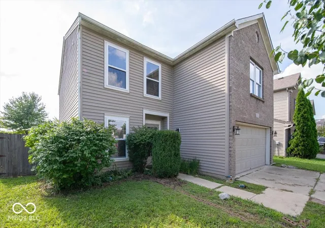 3rd image of 2122 Bridlewood Dr, Franklin, IN 46131 | MLS# 22120849