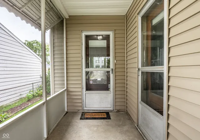 Photo 4 of Single family home for sale at 1527 Woodlawn Ave, Indianapolis, IN 46203 | MLS# 22120875 | Listing updated on 2026-09-23