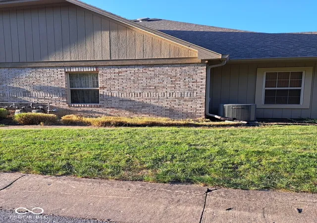 Photo 4 of Condo for sale at 1618 Briarstone Way, Indianapolis, IN 46227 | MLS# 22120893 | Listing updated on 2026-09-07