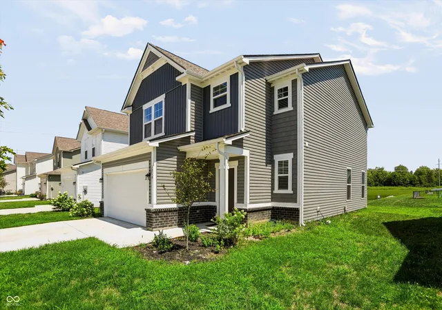 2nd image of 2014 Oak Leaf Wy, Shelbyville, IN 46176 | MLS# 22120901