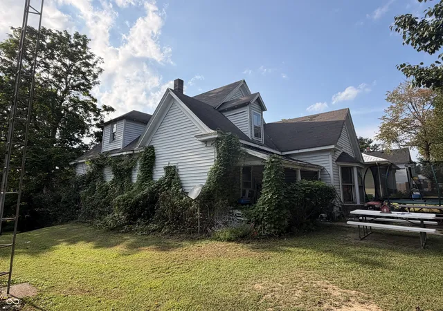 Photo 3 of Single family home for sale at 2127 H St, Bedford, IN 47421 | MLS# 22120906 | Listing updated on 2026-10-02