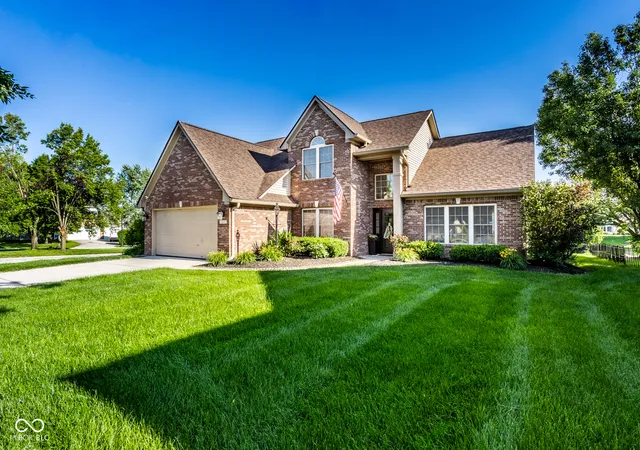 2nd image of 1022 Sugar Maple Dr, Greenwood, IN 46143 | MLS# 22120910