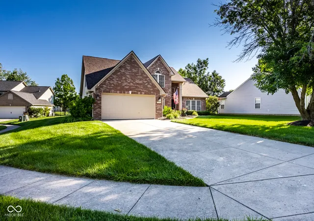 Photo 3 of Sale Pending at 1022 Sugar Maple Dr, Greenwood, IN 46143 | MLS# 22120910 | Listing updated on 2026-10-01