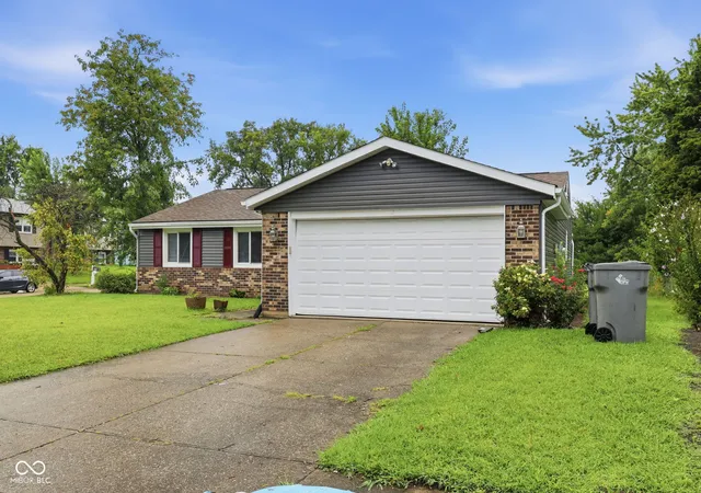 3rd image of 3220 Lacy Ct, Indianapolis, IN 46227 | MLS# 22120919