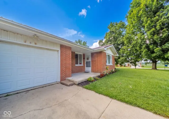 3rd image of 305 N Ellis Rd, Muncie, IN 47303 | MLS# 22120920