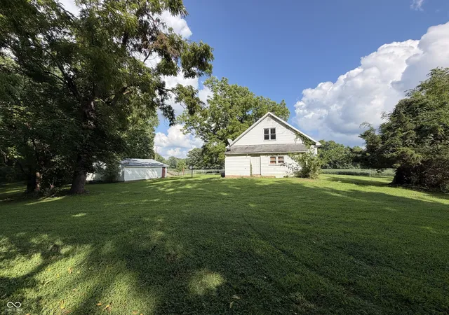 Photo 2 of Sale Pending at 5226 S Slaven Rd, Montezuma, IN 47862 | MLS# 22120921 | Listing updated on 2026-08-24