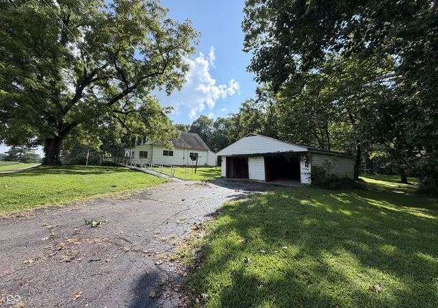 Photo 4 of Sale Pending at 5226 S Slaven Rd, Montezuma, IN 47862 | MLS# 22120921 | Listing updated on 2026-08-24