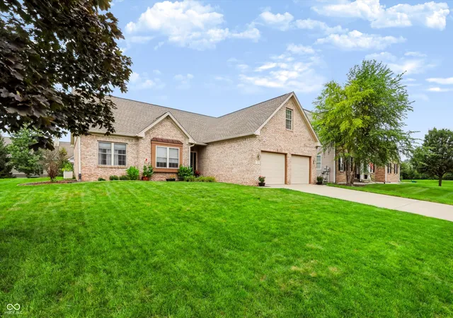 Photo 3 of Sale Pending at 40 Decourcy Ln, Franklin, IN 46131 | MLS# 22120932 | Listing updated on 2026-08-26