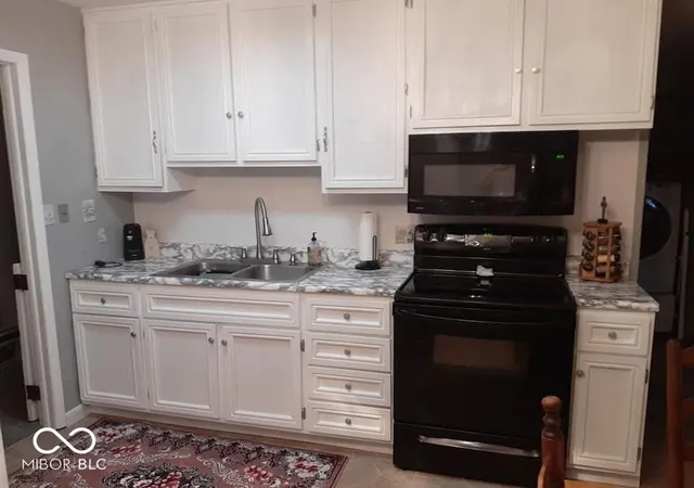 2nd image of 641 Sweetbriar Dr, Whiteland, IN 46184 | MLS# 22120970