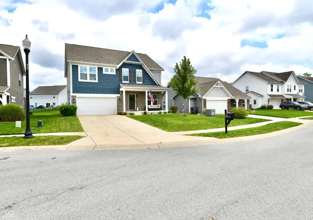 Photo 3 of Single family home for sale at 3736 Highgate Ct, Indianapolis, IN 46237 | MLS# 22120971 | Listing updated on 2026-10-19