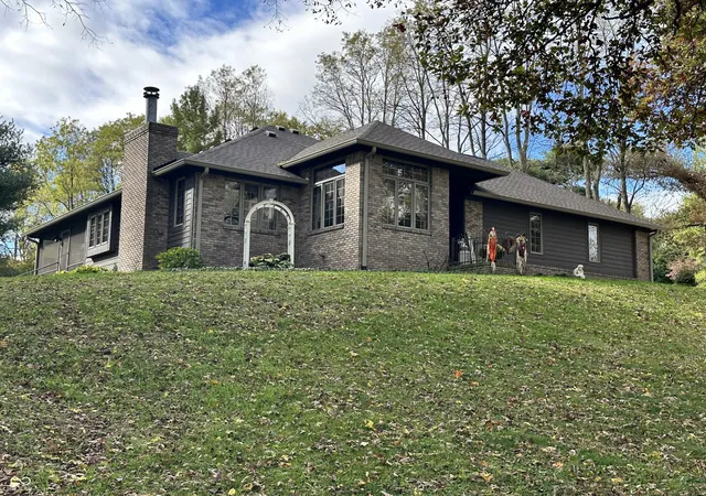 Photo 1 of Sale Pending at 2975 Clear Creek Blvd, Martinsville, IN 46151 | MLS# 22120974 | Listing updated on 2026-08-30