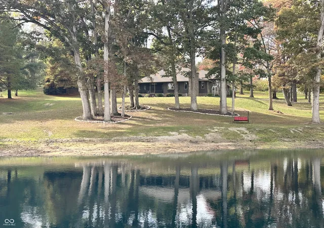 Photo 3 of Sale Pending at 2975 Clear Creek Blvd, Martinsville, IN 46151 | MLS# 22120974 | Listing updated on 2026-08-30