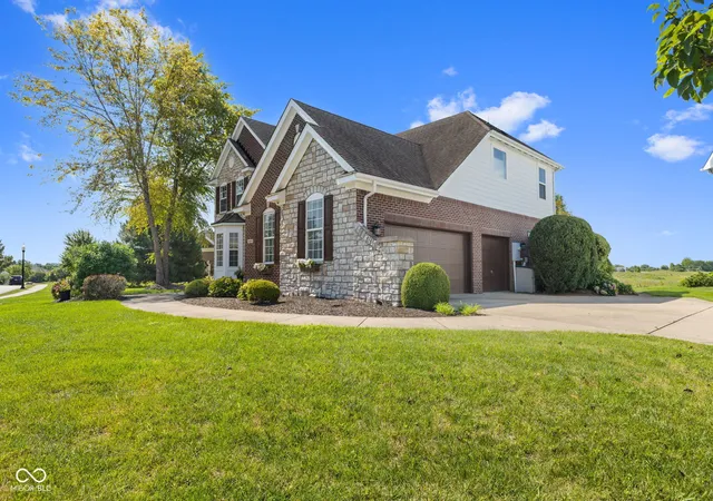 3rd image of 4637 Shadow Ridge Blvd, Greenwood, IN 46143 | MLS# 22120976