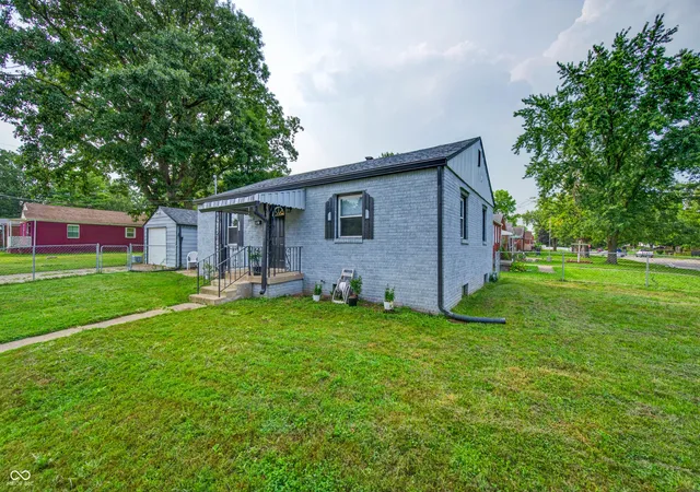 2nd image of 6043 Ivanhoe St, Indianapolis, IN 46219 | MLS# 22120982
