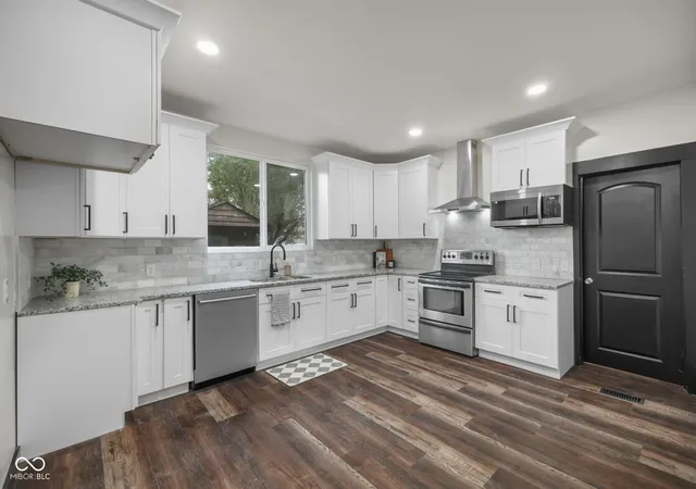 Photo 4 of Sale Pending at 425 Sanders St, Indianapolis, IN 46225 | MLS# 22120991 | Listing updated on 2026-10-05