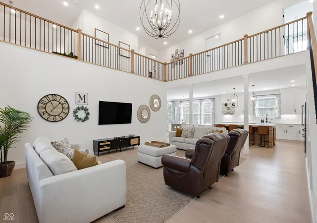 2nd image of 1913 Deer Creek Cir, Columbus, IN 47201 | MLS# 22120996