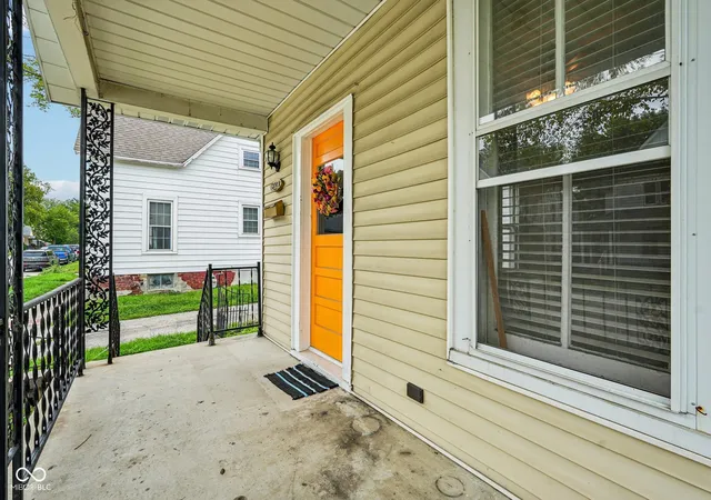 3rd image of 321 W Mechanic St, Shelbyville, IN 46176 | MLS# 22121009